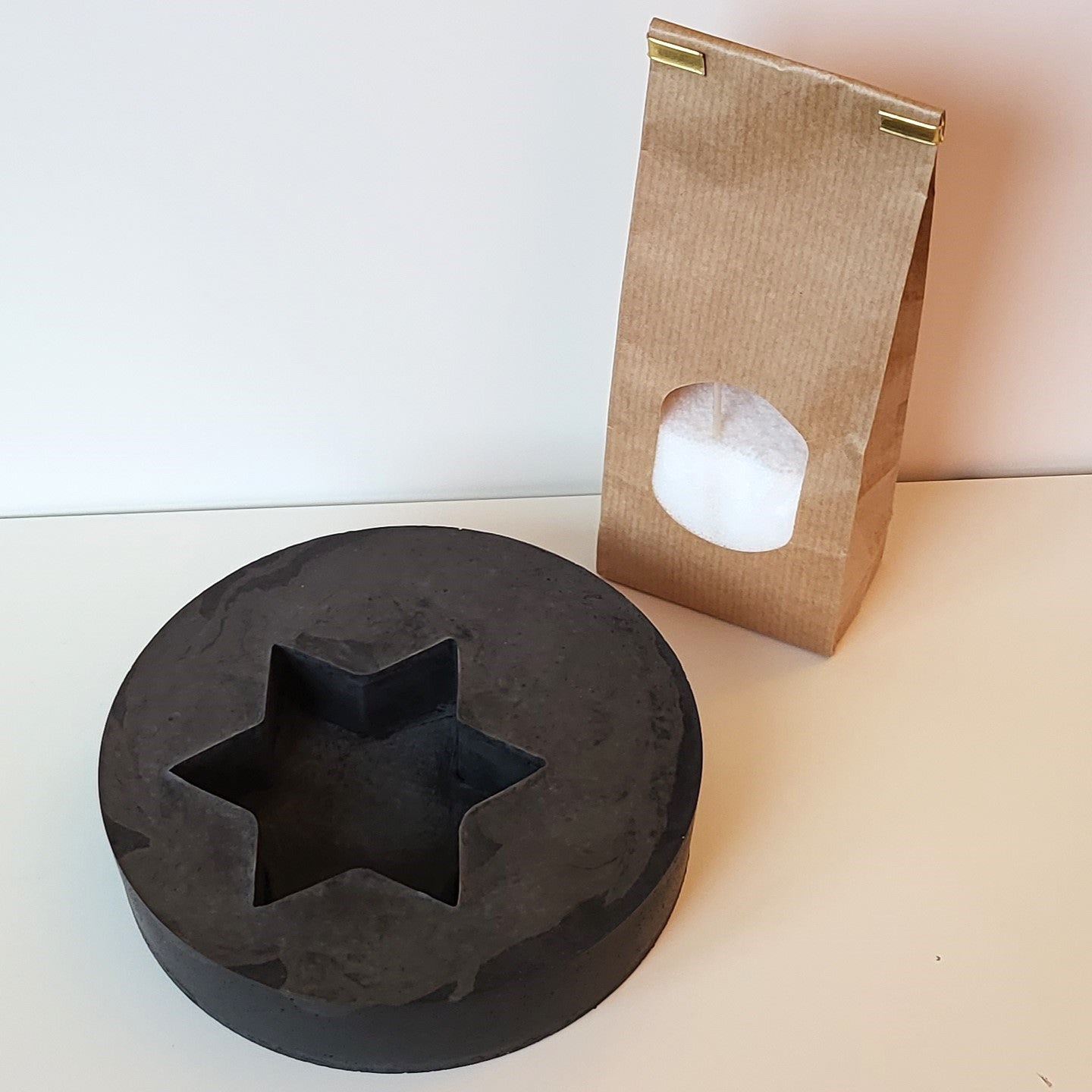 Beton-Schale mit sternförmiger Ausbuchtung - verschiedene Varianten