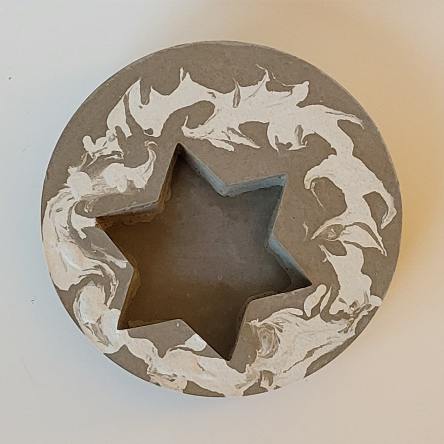 Beton-Schale mit sternförmiger Ausbuchtung - verschiedene Varianten