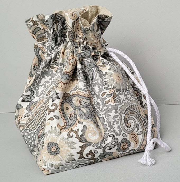 Brotkorb und Brotbeutel im paisley Muster