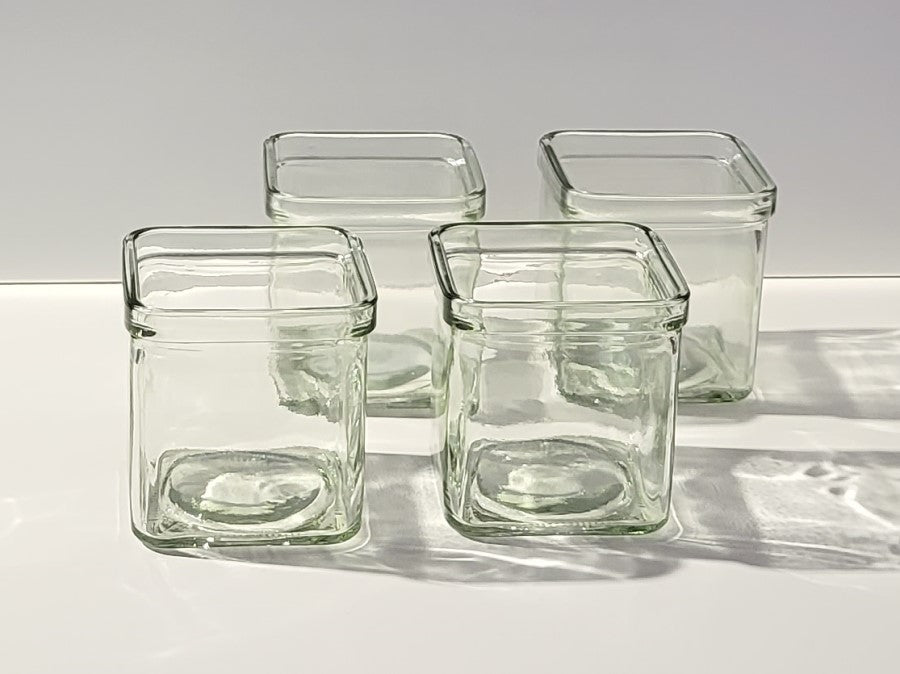 Kerzengläser im 4er Set, Klarglas Höhe 8 cm - Breite 7x7 cm - oben leicht abgesetzter Rand