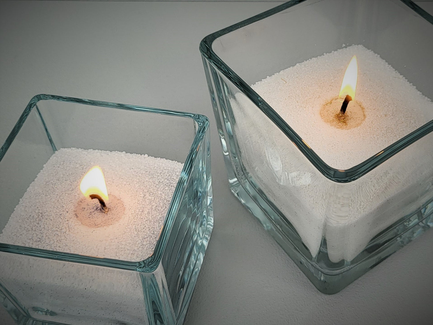 weißer Kerzensand, angereichert mit Gold oder Silber Schimmer