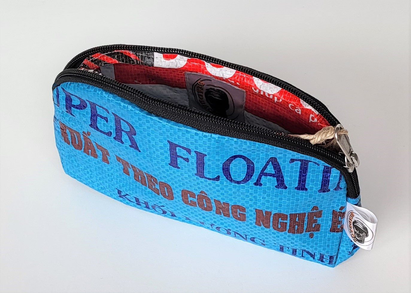 Kulturtasche, außen blau innen rot-weiß