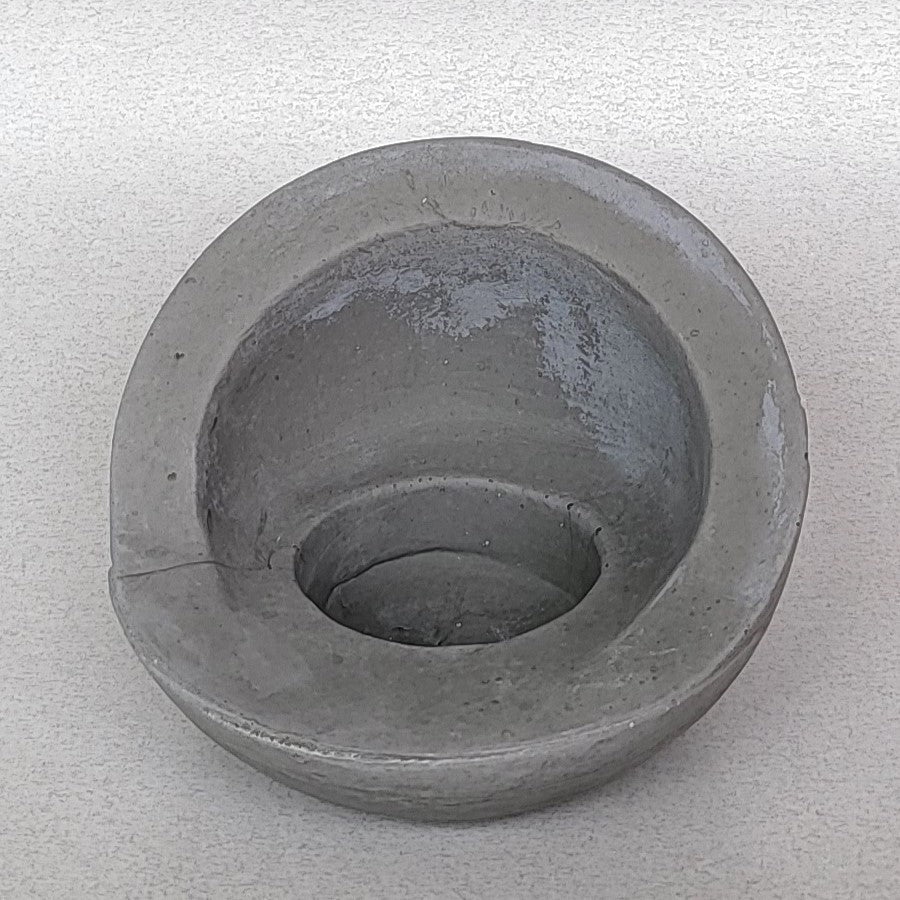 Robuster kugelförmiger Teelichthalter aus Beton für outdoor