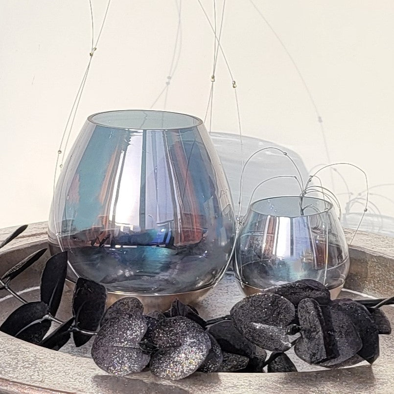 Windlicht aus Glas - auch zum Aufhängen - mit Metallunterboden in 2 Groessen