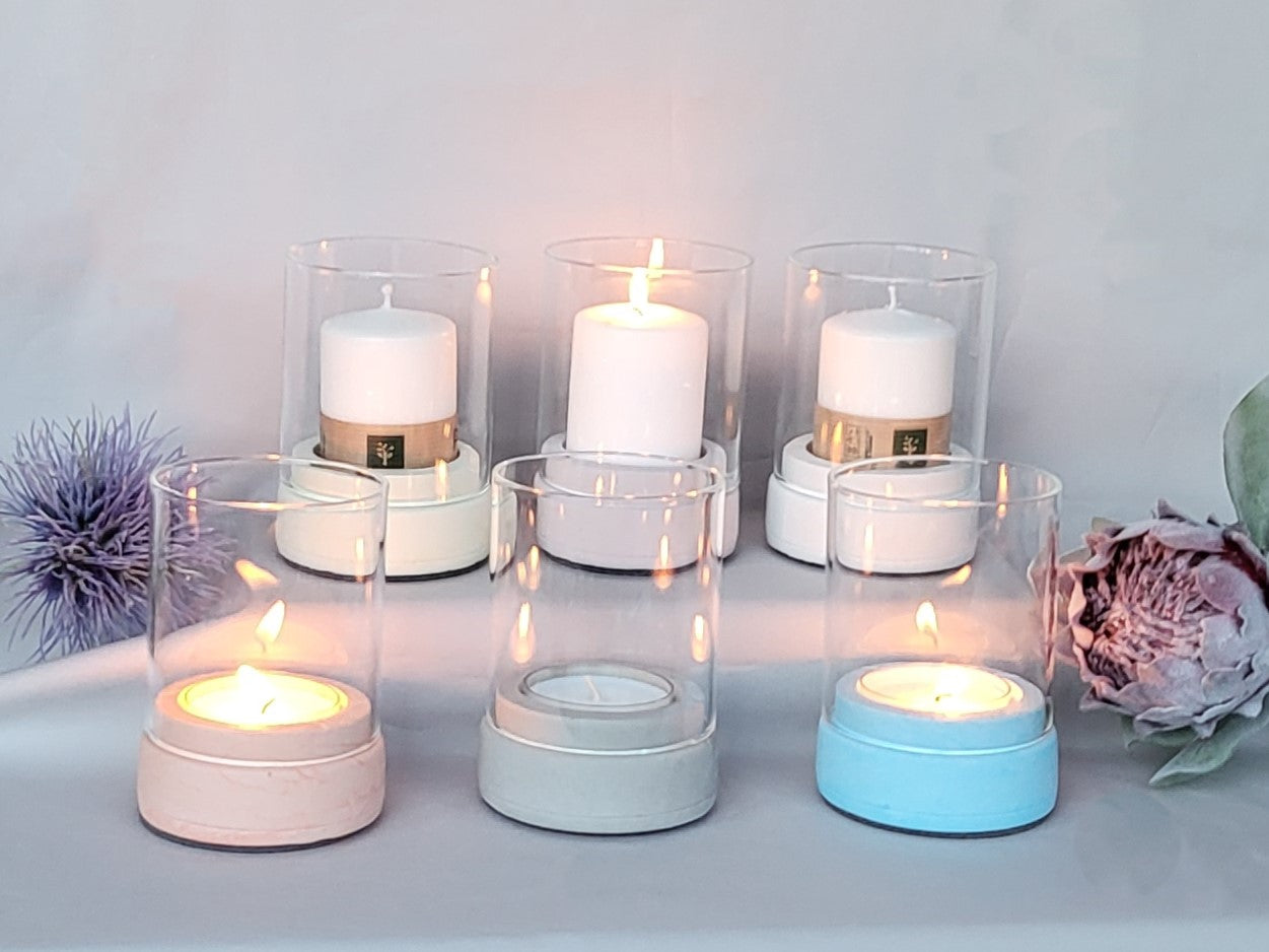 Windlichter in Trendfarben - Outdoor geeignet - mit Beton Fuß und abnehmbarem Glaszylinder