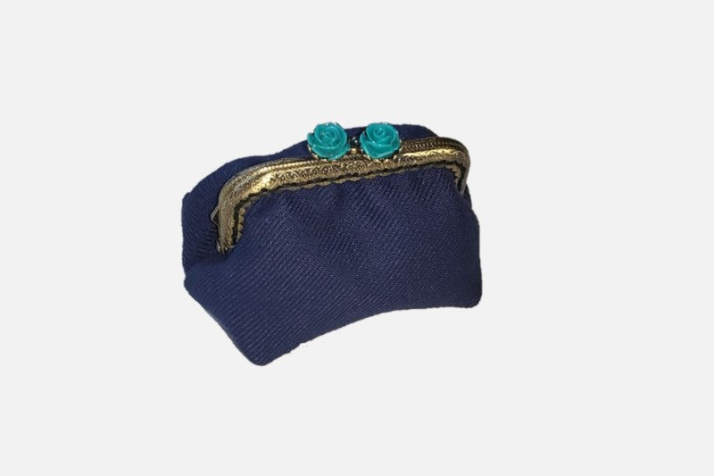 Clipbörse in blau mit verziertem Metallrahmen und Clip