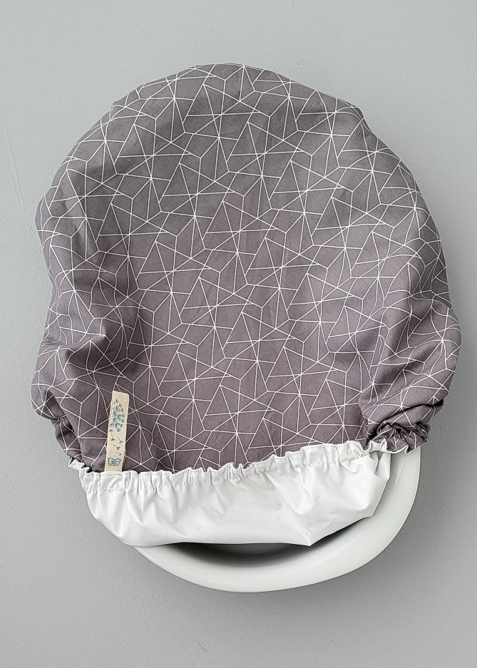 Schüsselhaube Food Hood in grau über längliche Servierschale