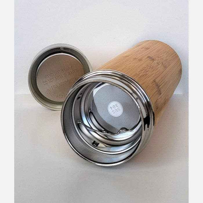 Isolierflasche Edelstahl, außen Bambus mit Teesieb