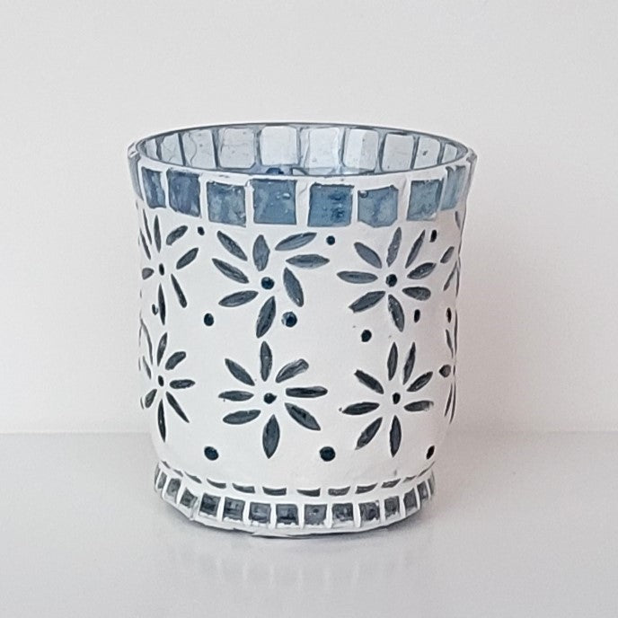 Kerzenglas in blau-weiß in mediterranem Design