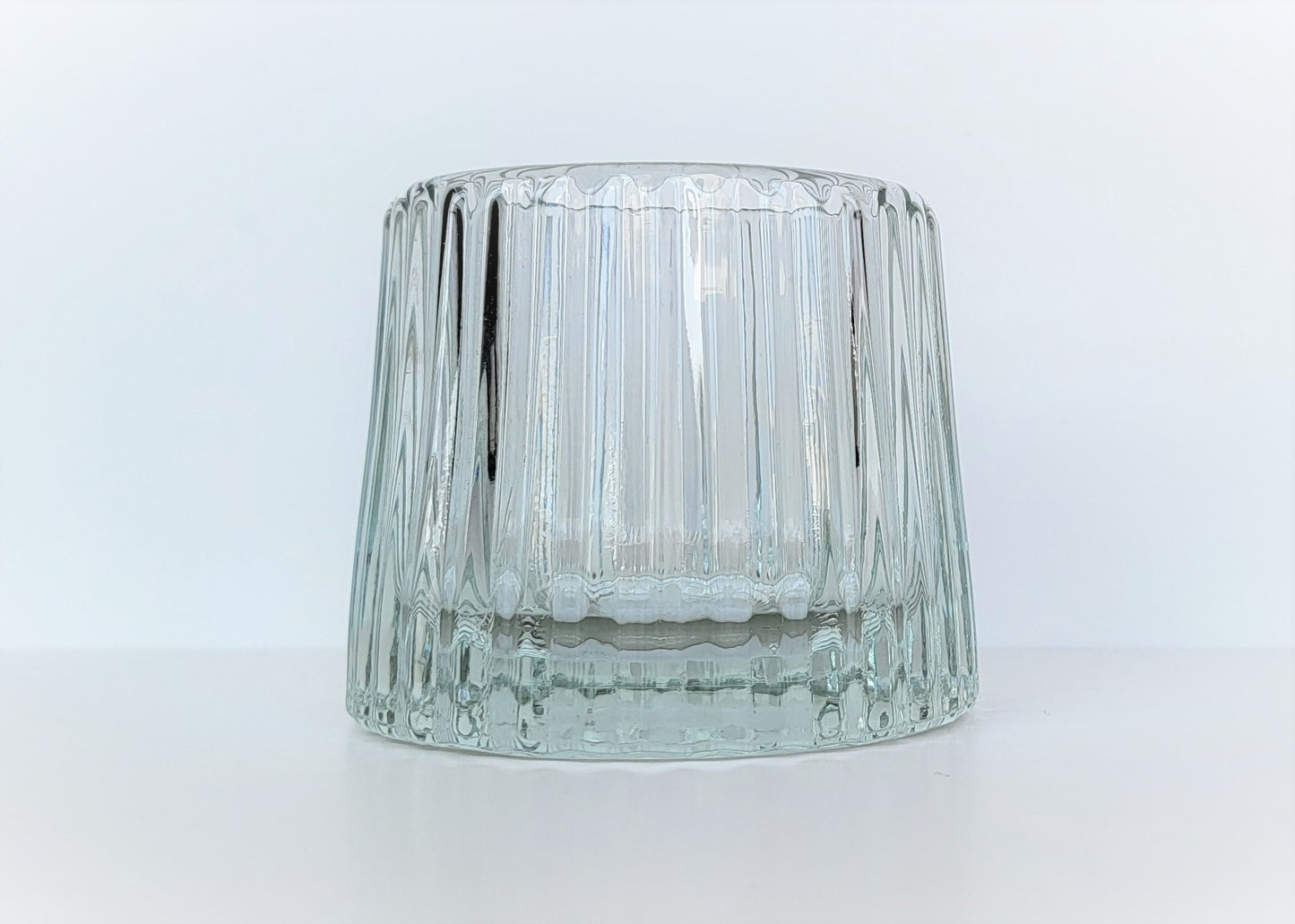 Kerzenglas - massives Klarglas mit Streifen - unten breiter, nach oben leicht verjüngend