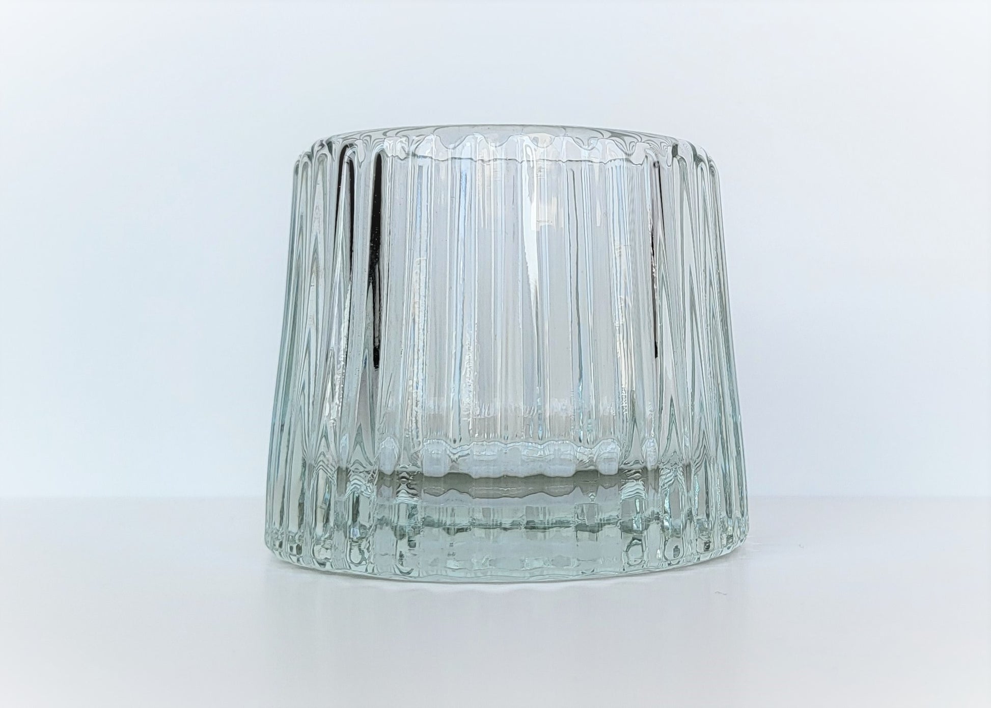 Kerzenglas - massives Klarglas mit Streifen - unten breiter, nach oben leicht verjüngend