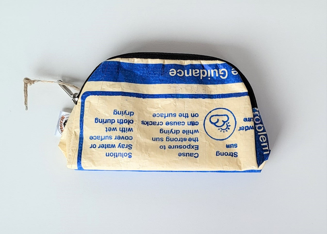 Kulturtasche in blau-weiß mit Reisverschluss