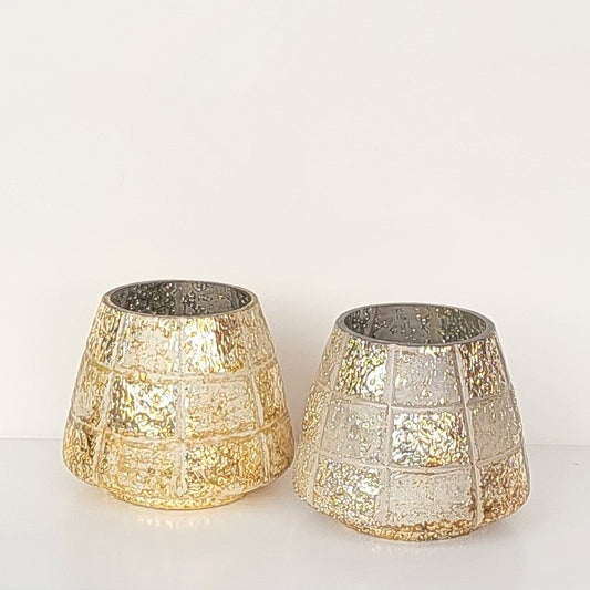 Opulenter Teelichthalter - mit gold- und silber farblich verziert.
